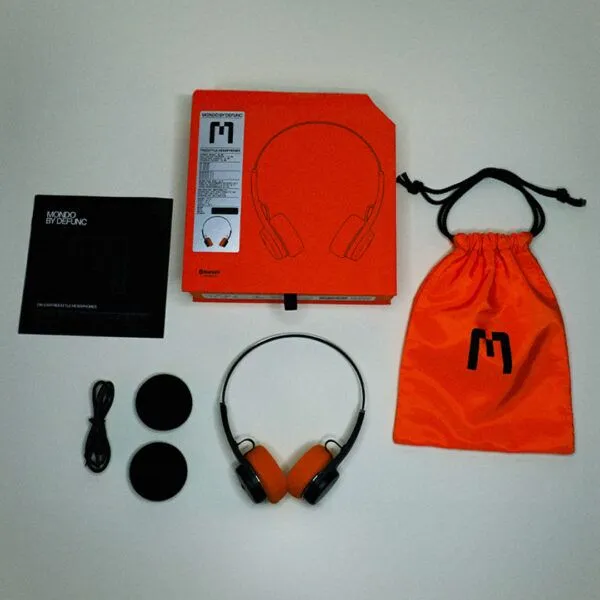 mondo-freestyle-bluetooth-headphones-black-1-600x600