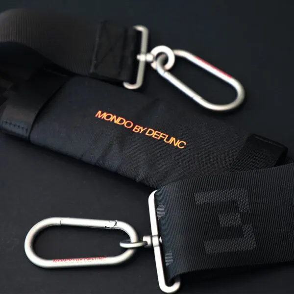 mondo-speaker-strap-carry-portable-bluetooth-black-600x600